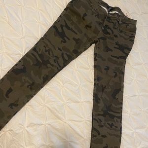 Forever 21 camo pants jeans size 28 NWT camouflage
